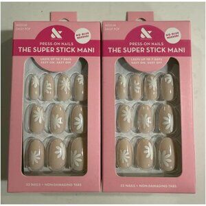 Olive & June Fake Nails Daisy Pop Medium Oval 32ct 2 Pack